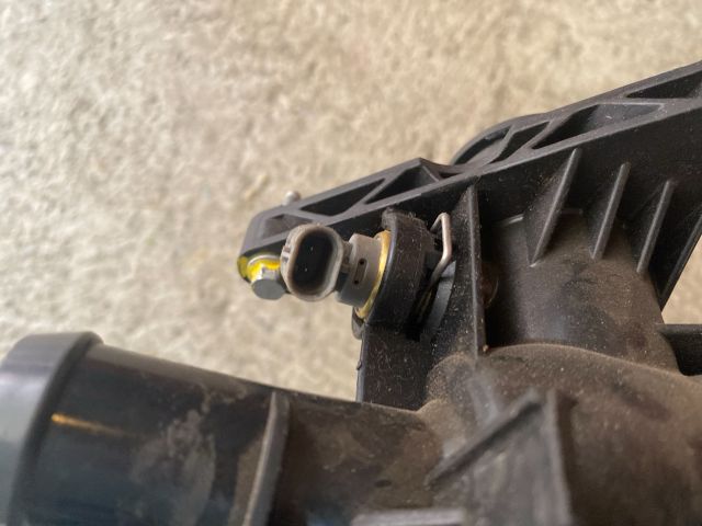 bontott FORD TRANSIT Termosztátház