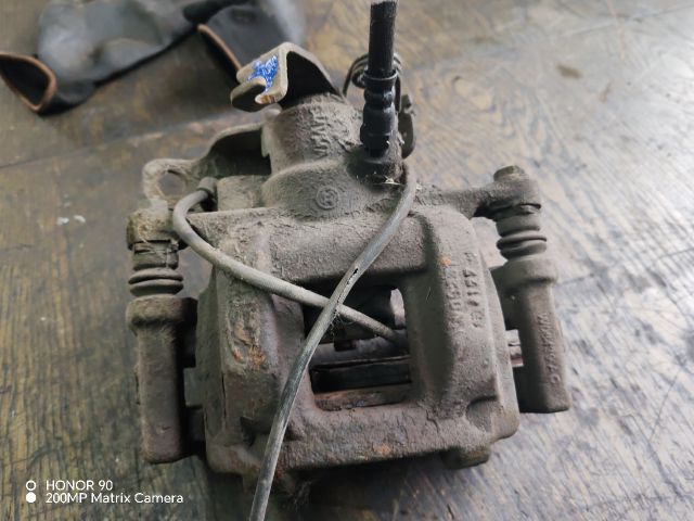 bontott FORD TRANSIT Bal hátsó Féknyereg Munkahengerrel