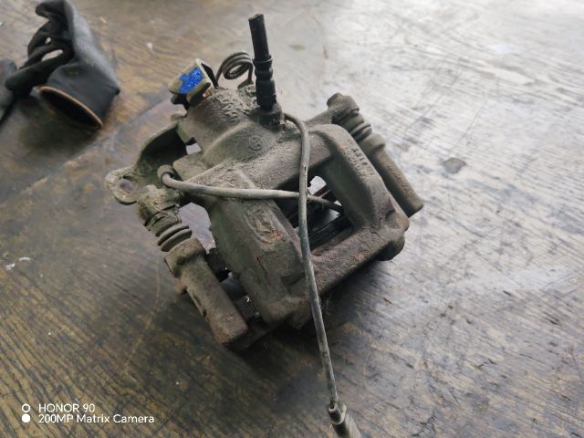 bontott FORD TRANSIT Bal hátsó Féknyereg Munkahengerrel