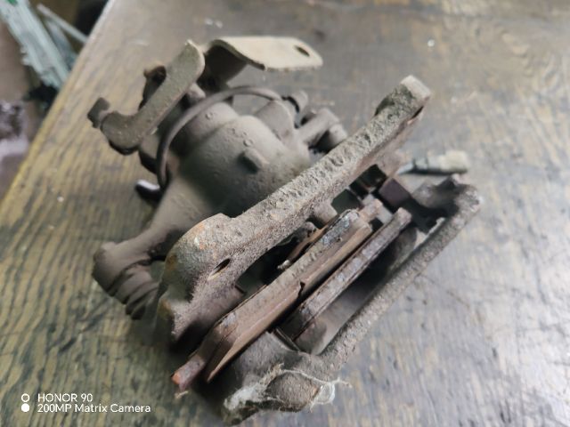 bontott FORD TRANSIT Bal hátsó Féknyereg Munkahengerrel