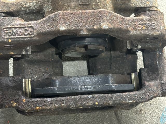 bontott FORD TRANSIT Bal hátsó Féknyereg Munkahengerrel