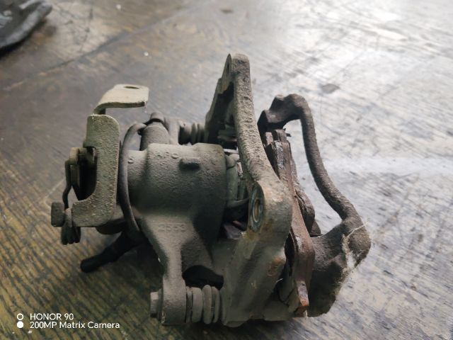 bontott FORD TRANSIT Bal hátsó Féknyereg Munkahengerrel