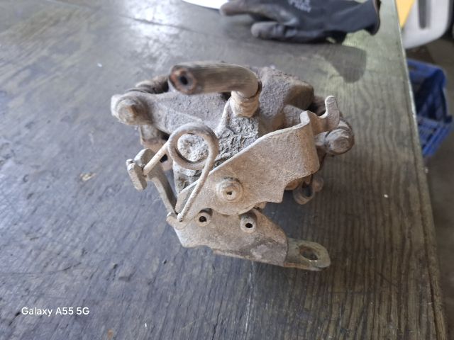 bontott FORD TRANSIT Bal hátsó Féknyereg Munkahengerrel