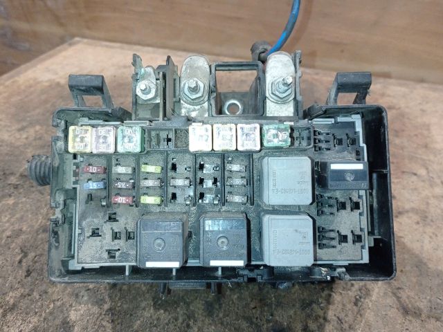 bontott FORD TRANSIT Biztosítéktábla Motortér