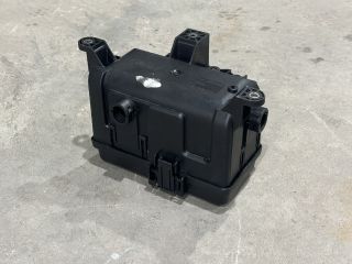 bontott FORD TRANSIT Biztosítéktábla Motortér