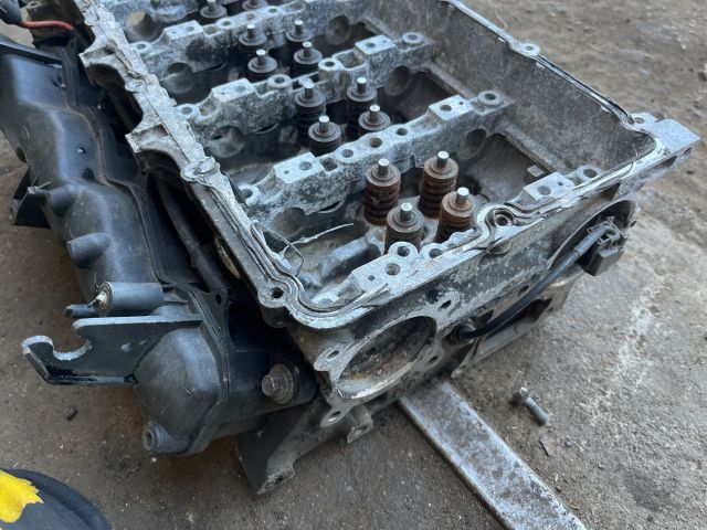 bontott FORD TRANSIT Hengerfej