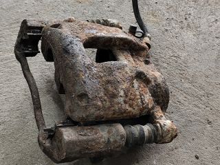 bontott FORD TRANSIT Jobb első Féknyereg Munkahengerrel