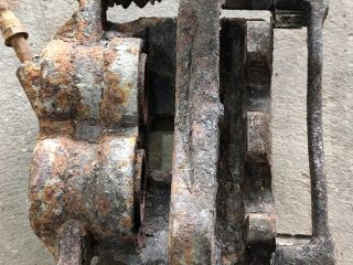 bontott FORD TRANSIT Jobb első Féknyereg Munkahengerrel