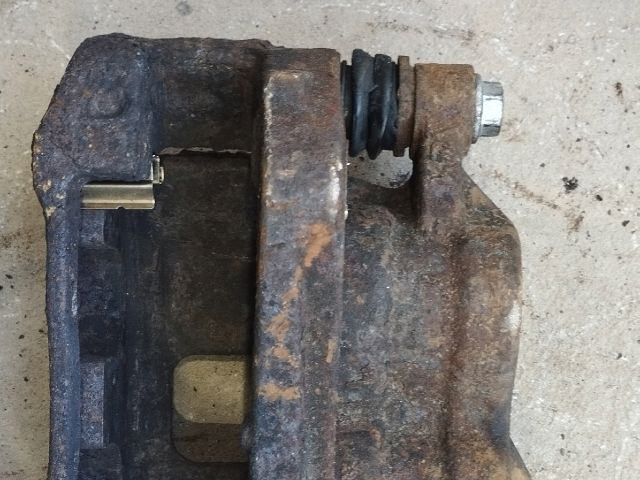 bontott FORD TRANSIT Jobb első Féknyereg Munkahengerrel