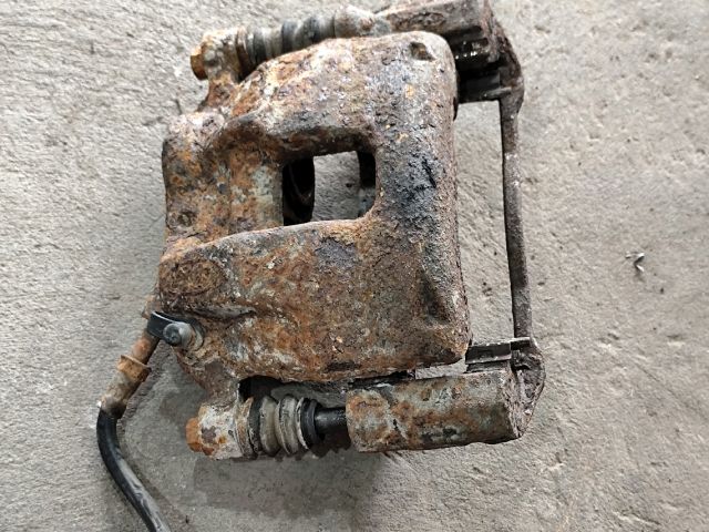 bontott FORD TRANSIT Jobb első Féknyereg Munkahengerrel