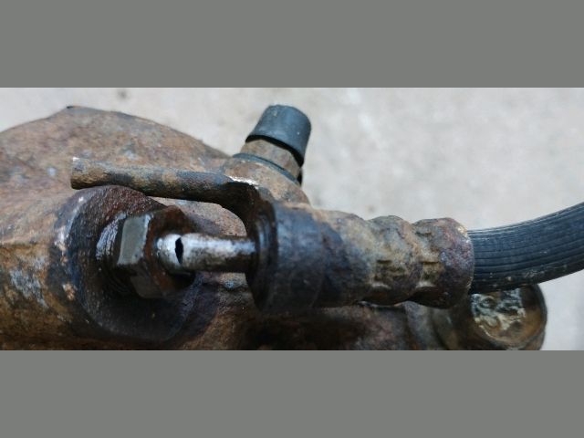 bontott FORD TRANSIT Jobb első Féknyereg Munkahengerrel