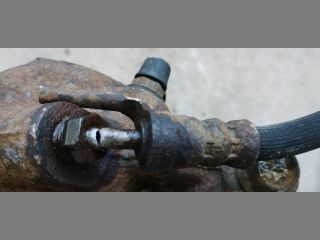 bontott FORD TRANSIT Jobb első Féknyereg Munkahengerrel