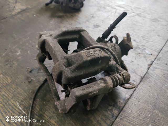 bontott FORD TRANSIT Jobb hátsó Féknyereg Munkahengerrel