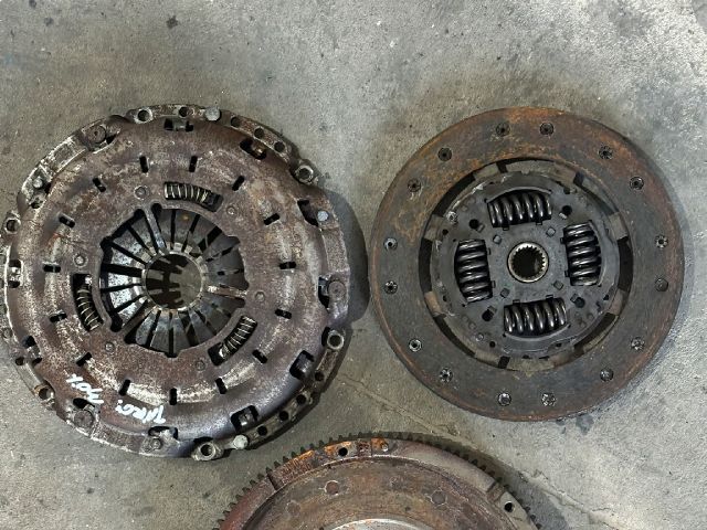 bontott FORD TRANSIT Kuplung Szett Lendkerékkel