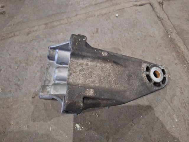 bontott FORD TRANSIT Motor Tartó Bak (Fém)