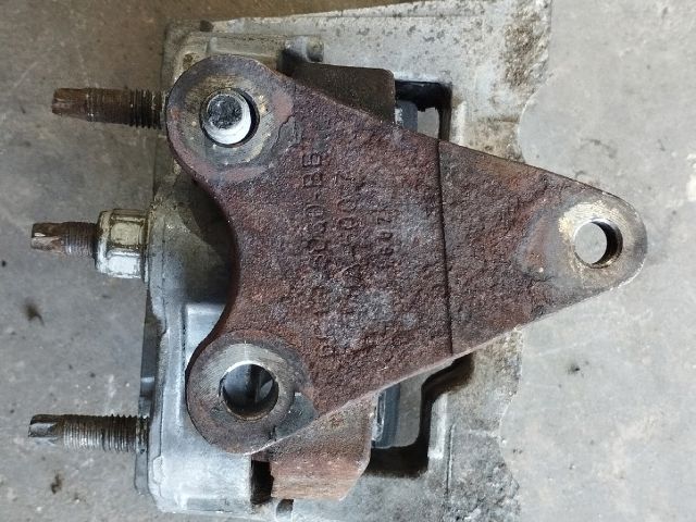 bontott FORD TRANSIT Motor Tartó Bak (Fém)