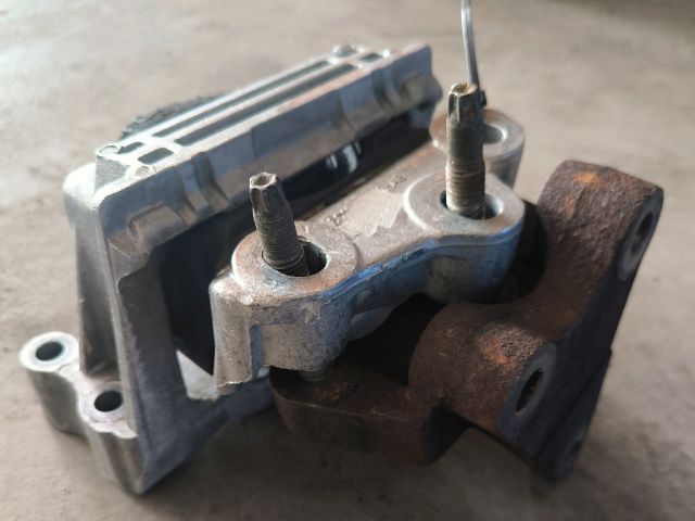 bontott FORD TRANSIT Motor Tartó Bak Jobb