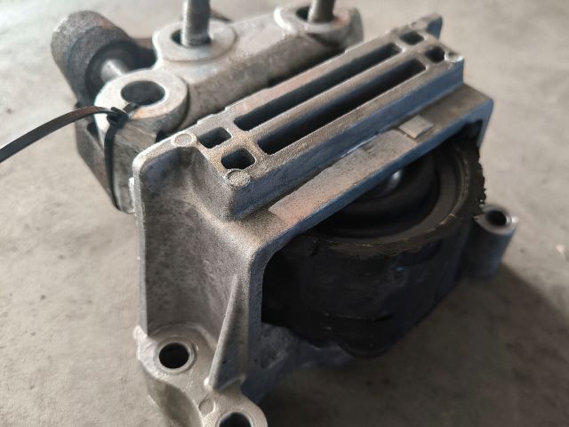 bontott FORD TRANSIT Motor Tartó Bak Jobb