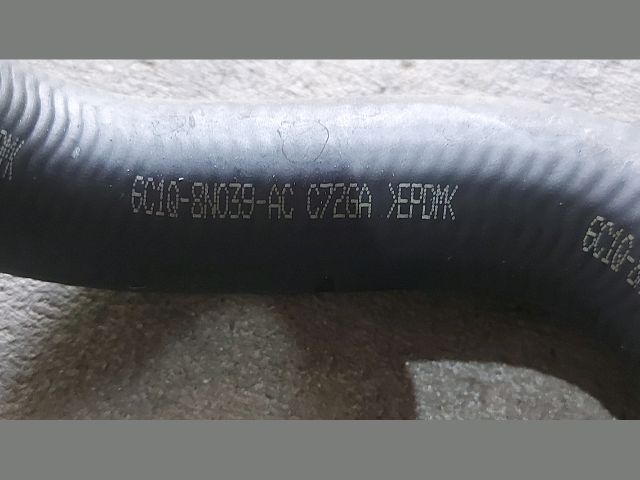 bontott FORD TRANSIT Olajhűtő Vízcső (Bemenő)