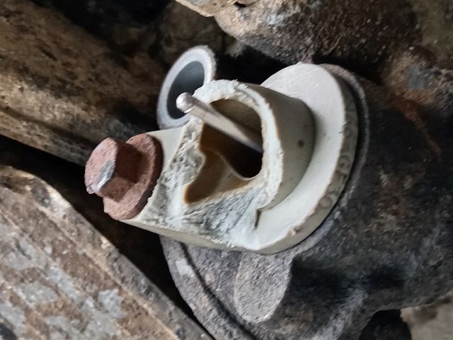 bontott FORD TRANSIT Olajszűrő Ház