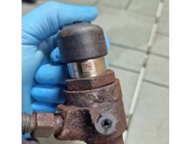 bontott FORD TRANSIT Porlasztó (1 db)