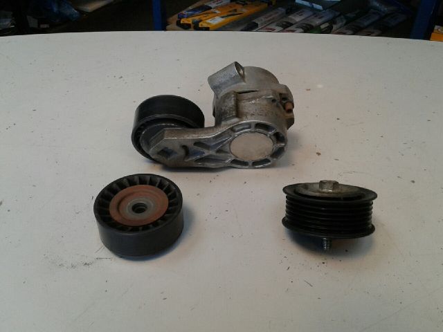 bontott FORD TRANSIT Szíjfeszítő Görgő