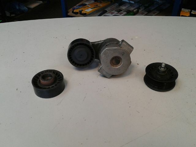 bontott FORD TRANSIT Szíjfeszítő Görgő