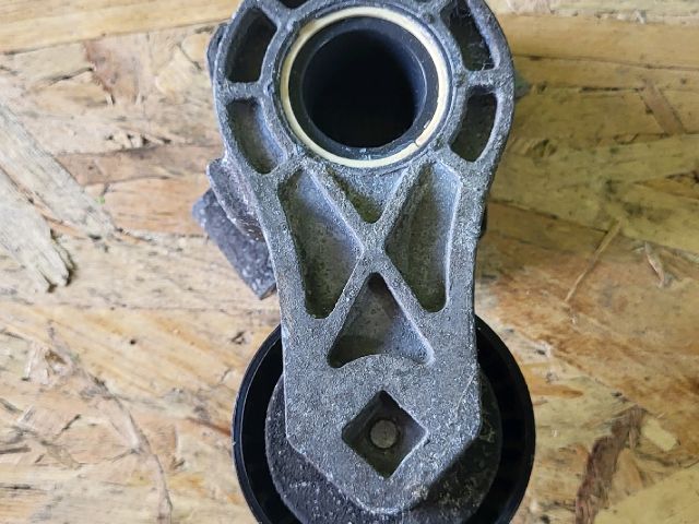 bontott FORD TRANSIT Szíjfeszítő Görgő