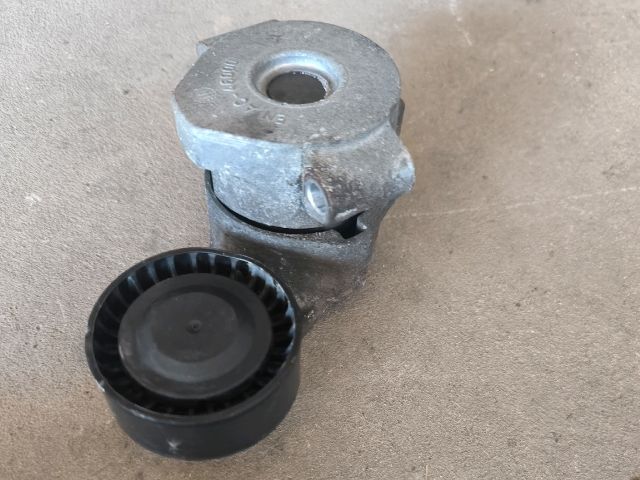 bontott FORD TRANSIT Szíjfeszítő Görgő