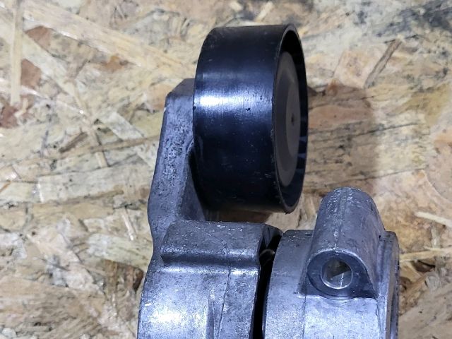 bontott FORD TRANSIT Szíjfeszítő Görgő