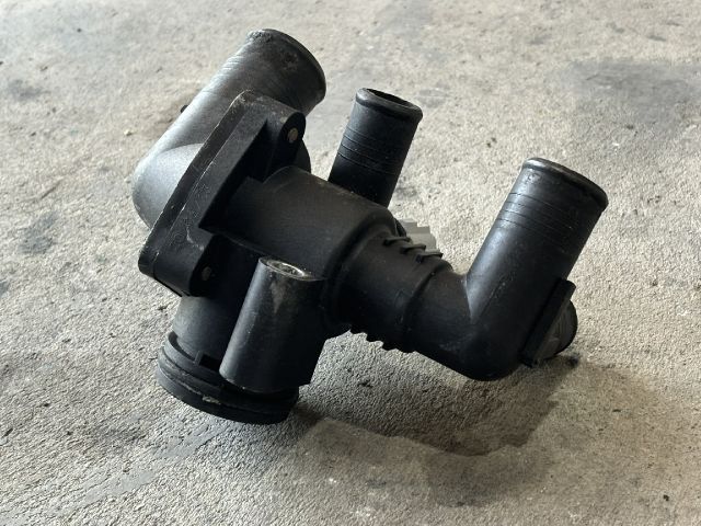 bontott FORD TRANSIT Termosztátház