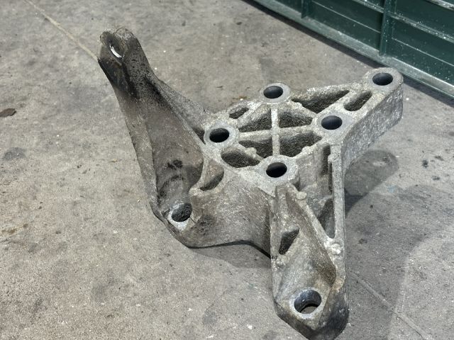 bontott FORD TRANSIT Váltó Tartó Bak (Pozíciófüggetlen)