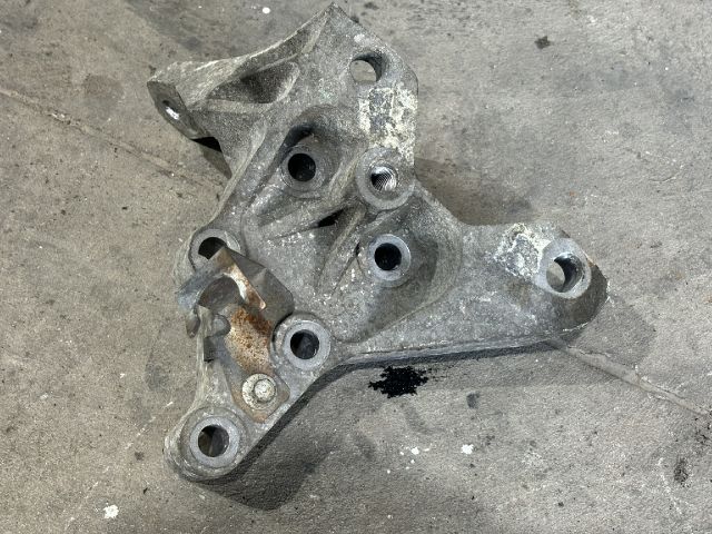 bontott FORD TRANSIT Váltó Tartó Bak (Pozíciófüggetlen)