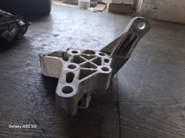 bontott FORD TRANSIT Váltó Tartó Bak (Pozíciófüggetlen)