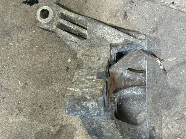 bontott FORD TRANSIT Váltó Tartó Bak (Pozíciófüggetlen)