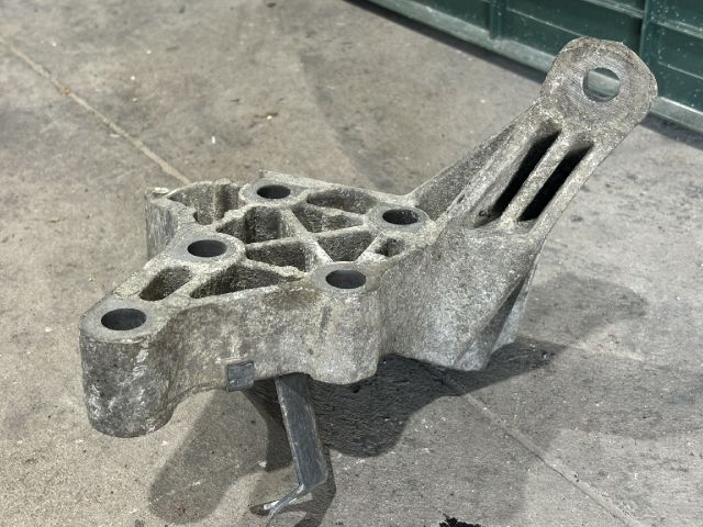 bontott FORD TRANSIT Váltó Tartó Bak (Pozíciófüggetlen)