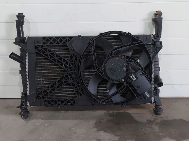 bontott FORD TRANSIT Vízhűtő Radiátor (Nem klímás)