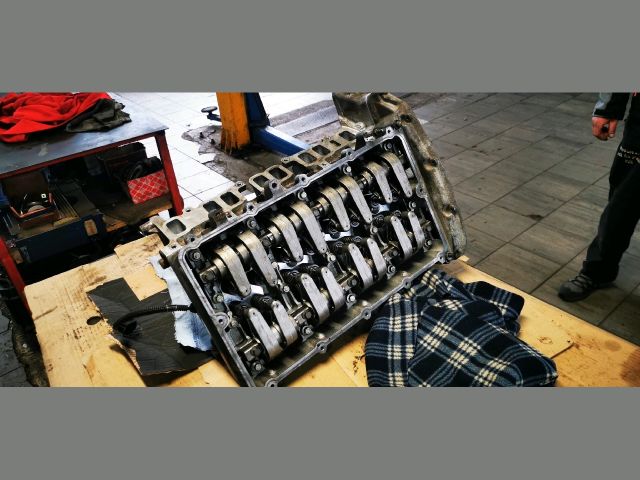 bontott FORD TRANSIT Hengerfej