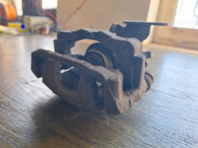 bontott FORD TRANSIT Bal hátsó Féknyereg Munkahengerrel