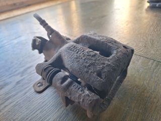 bontott FORD TRANSIT Bal hátsó Féknyereg Munkahengerrel