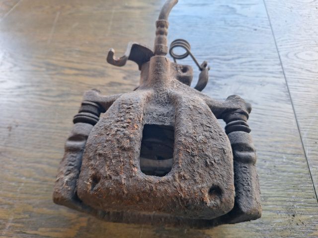 bontott FORD TRANSIT Bal hátsó Féknyereg Munkahengerrel