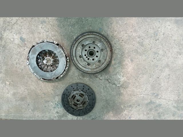 bontott FORD TRANSIT Kuplung Szett Lendkerékkel