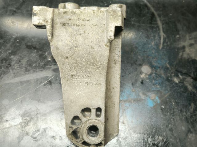 bontott FORD TRANSIT Motor Tartó Bak Bal