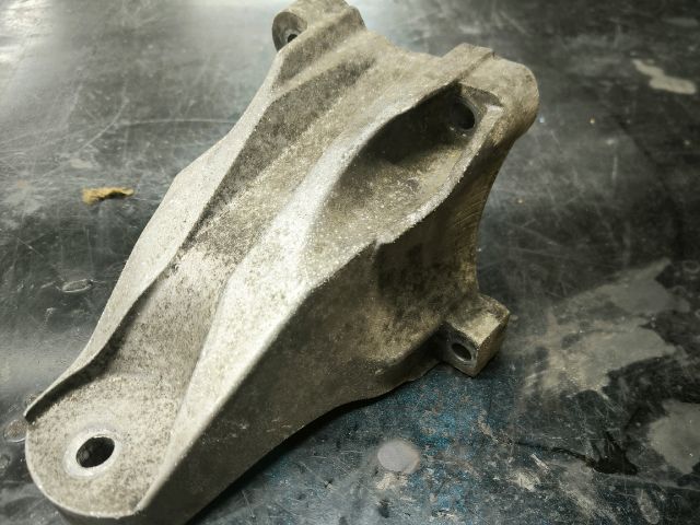 bontott FORD TRANSIT Motor Tartó Bak Bal