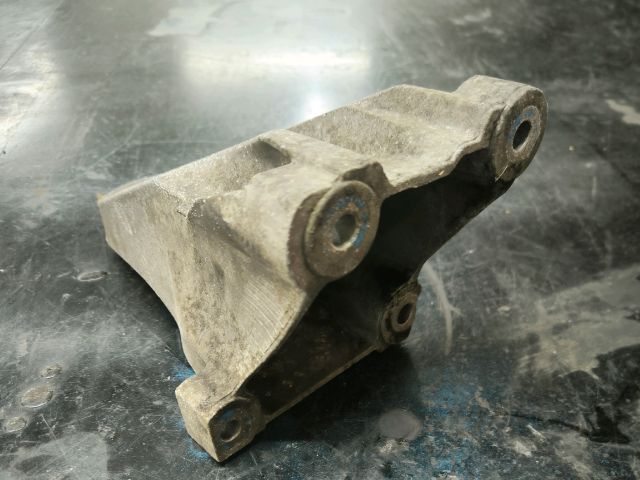 bontott FORD TRANSIT Motor Tartó Bak Bal