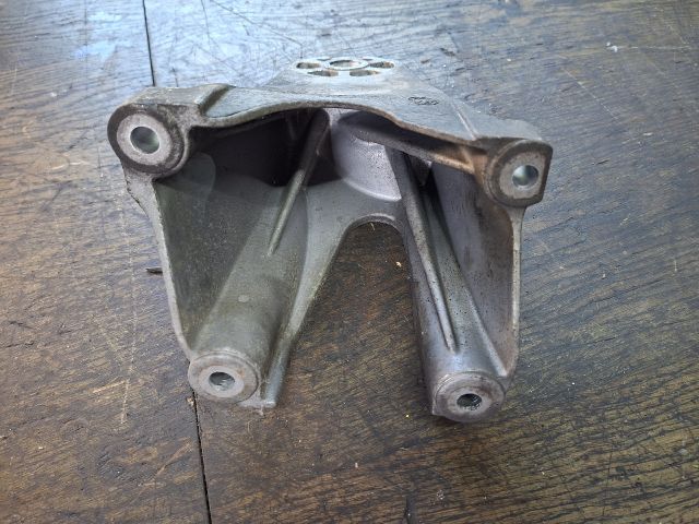 bontott FORD TRANSIT Motor Tartó Bak (Fém)