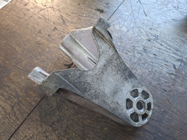 bontott FORD TRANSIT Motor Tartó Bak (Fém)