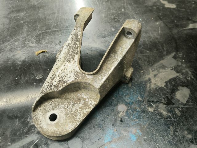 bontott FORD TRANSIT Motor Tartó Bak Jobb