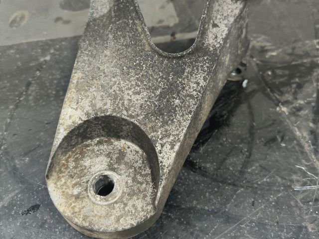 bontott FORD TRANSIT Motor Tartó Bak (Pozíciófüggetlen)