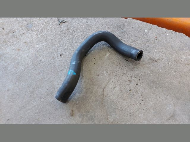 bontott FORD TRANSIT Olajhűtő Vízcső (Bemenő)